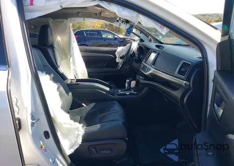 2018 Toyota Highlander Se from USA, damaged, VIN 5TDJZRFH9JS822113